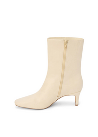 Adler Boot