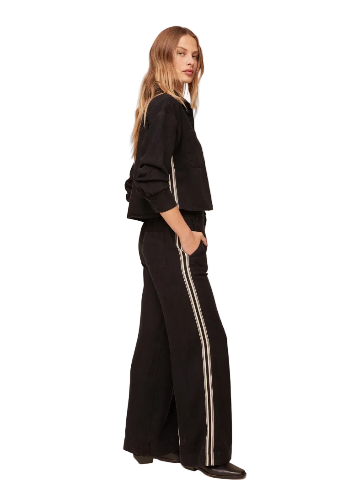 Long Sleeve Two Pocket Trimmed Crop Shirt