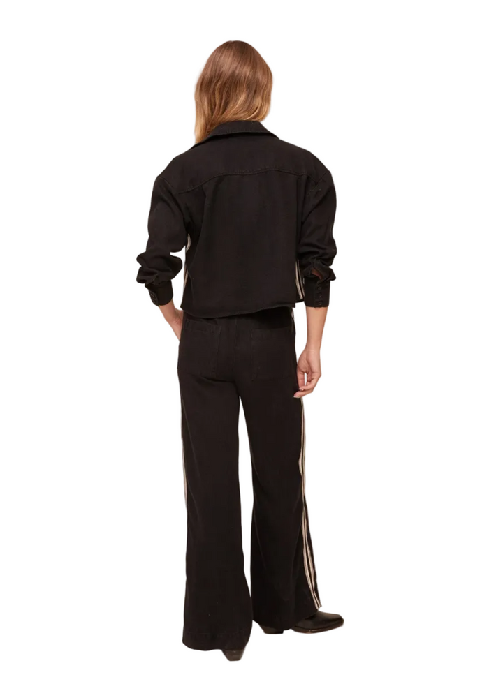 Long Sleeve Two Pocket Trimmed Crop Shirt