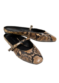 Lily Flat